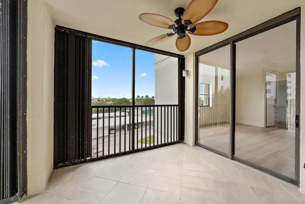 $649,000 | 19800 Sandpointe Bay Drive, Unit 406, Tequesta, FL 33469