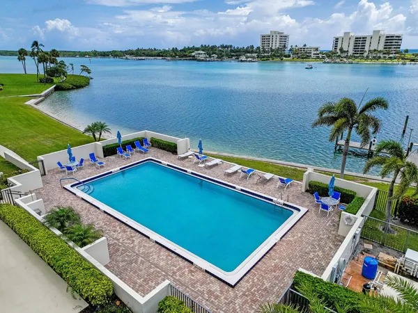 $649,000 | 19800 Sandpointe Bay Drive, Unit 406, Tequesta, FL 33469