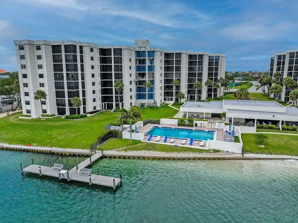 $649,000 | 19800 Sandpointe Bay Drive, Unit 406, Tequesta, FL 33469