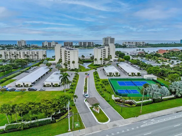 $649,000 | 19800 Sandpointe Bay Drive, Unit 406, Tequesta, FL 33469