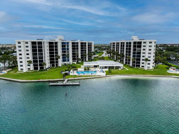 $649,000 | 19800 Sandpointe Bay Drive, Unit 406, Tequesta, FL 33469