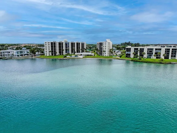 $649,000 | 19800 Sandpointe Bay Drive, Unit 406, Tequesta, FL 33469