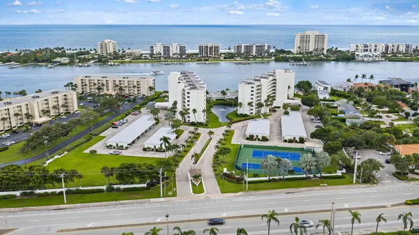 $649,000 | 19800 Sandpointe Bay Drive, Unit 406, Tequesta, FL 33469