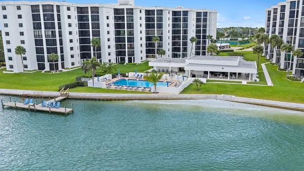$649,000 | 19800 Sandpointe Bay Drive, Unit 406, Tequesta, FL 33469