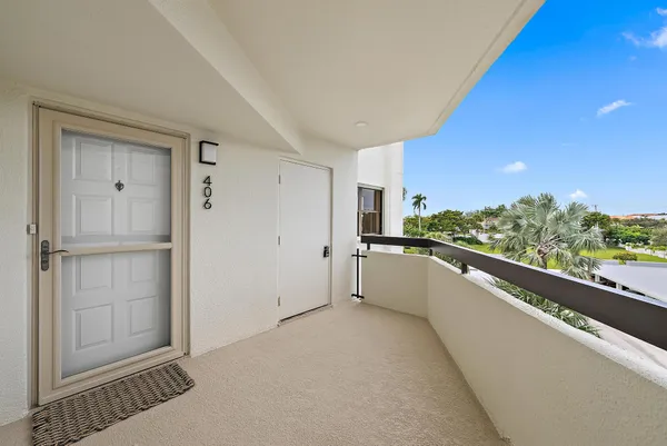 $649,000 | 19800 Sandpointe Bay Drive, Unit 406, Tequesta, FL 33469