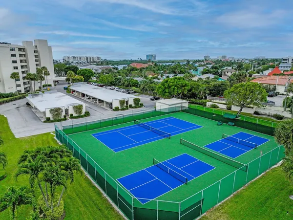 $649,000 | 19800 Sandpointe Bay Drive, Unit 406, Tequesta, FL 33469