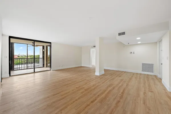 $649,000 | 19800 Sandpointe Bay Drive, Unit 406, Tequesta, FL 33469