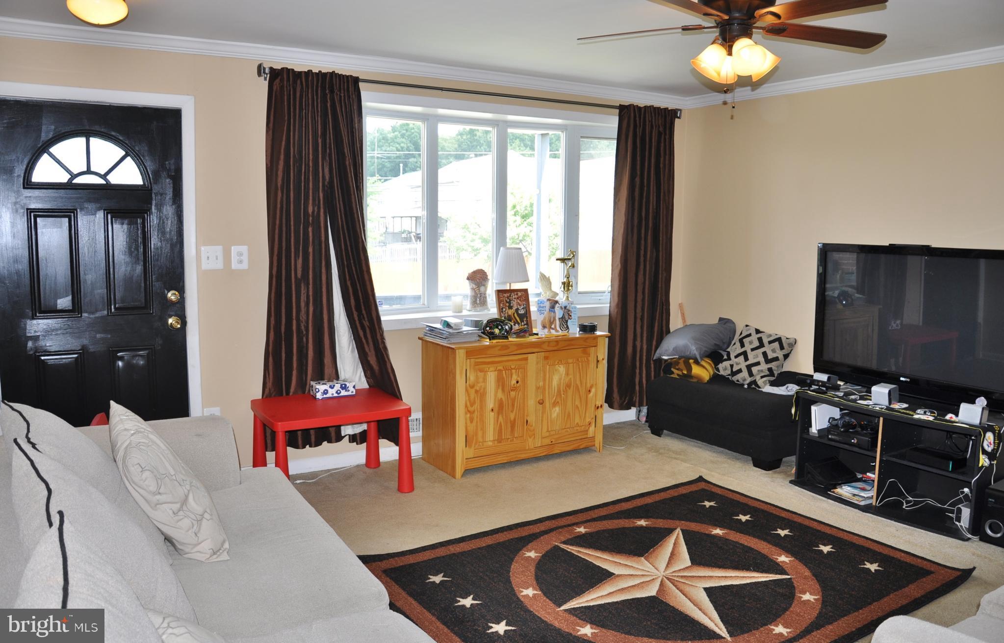 231 Stemmers Run Road Baltimore, MD 21221 - Photo 13 of 30 Living Room