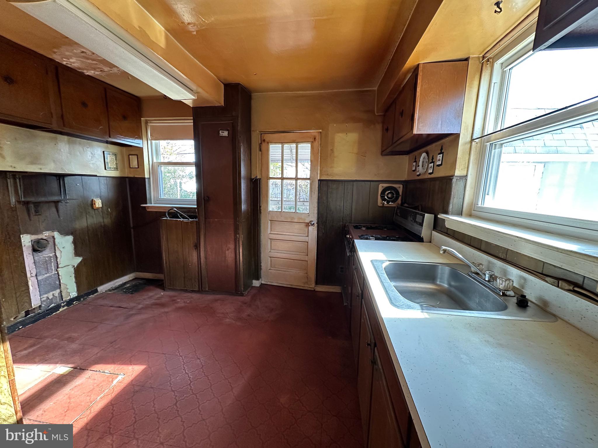 9225 Exeter Road Philadelphia, PA 19114 - Photo 3 of 15 Gallery Image 3