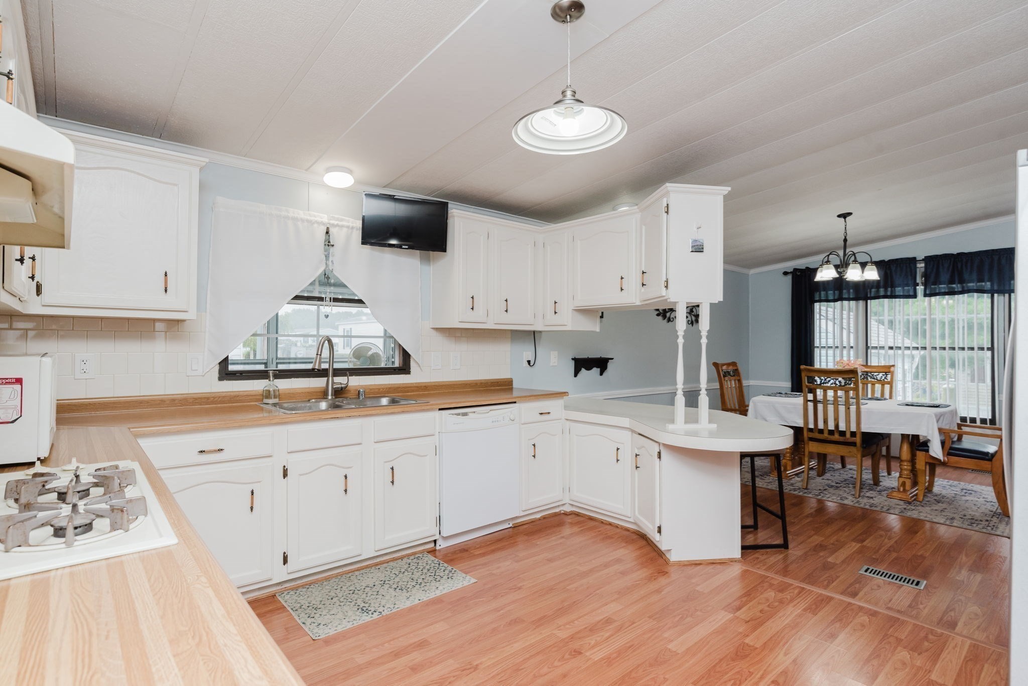 2 Anna Street Raynham, MA 02767 - Photo 7 of 39 Gallery Image 7