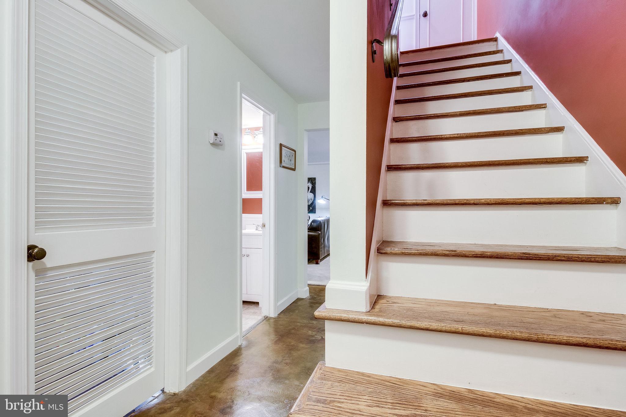 8344 Wickham Road Springfield, VA 22152 - Photo 4 of 72 Front Foyer