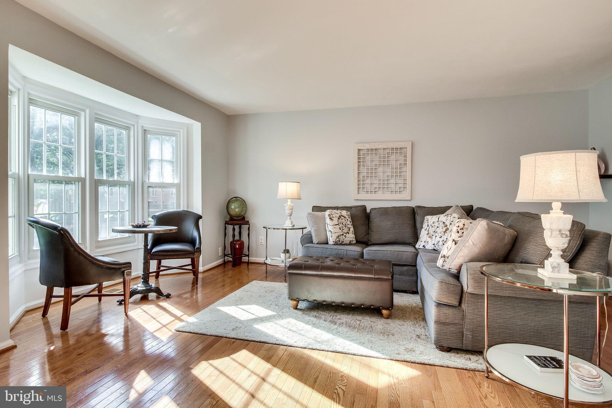 8344 Wickham Road Springfield, VA 22152 - Photo 6 of 72 Southern exposure living room