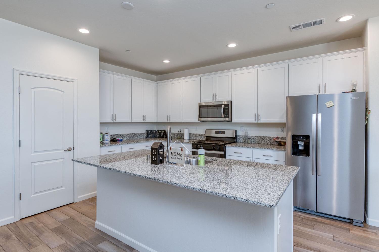 359 Rebel Street Reedley, CA 93654 - Photo 4 of 23 Gallery Image 4