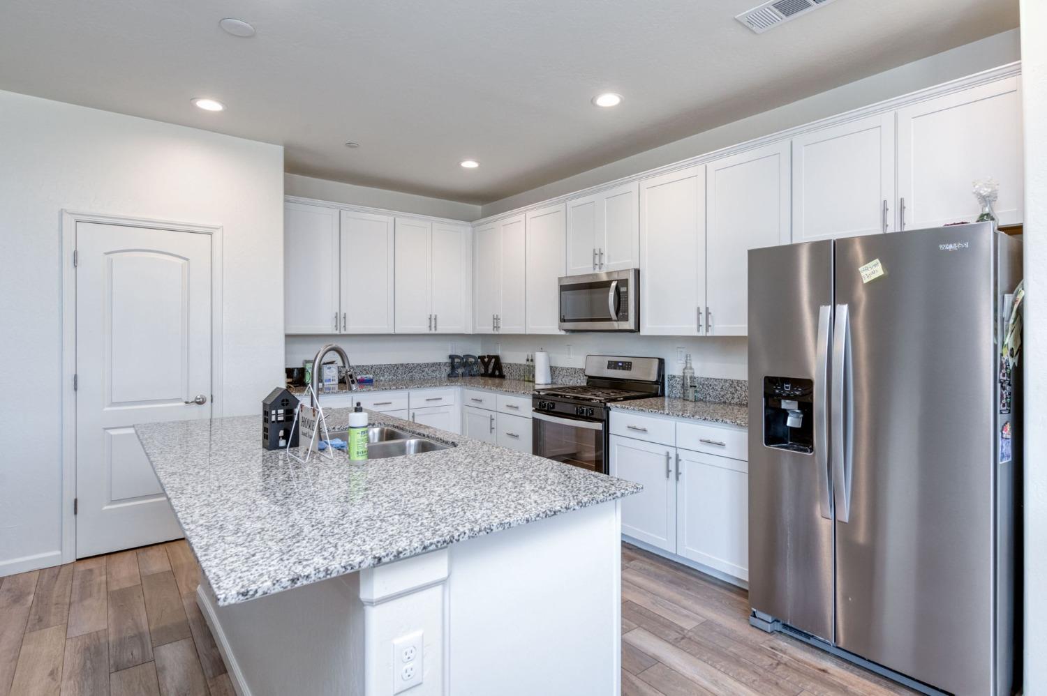 359 Rebel Street Reedley, CA 93654 - Photo 8 of 23 Gallery Image 8