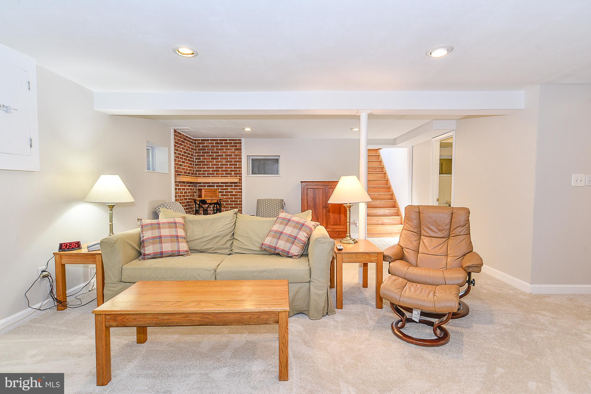 631 Tazewell Road Northwest Vienna, VA 22180 - Photo 21 of 30 Family Room