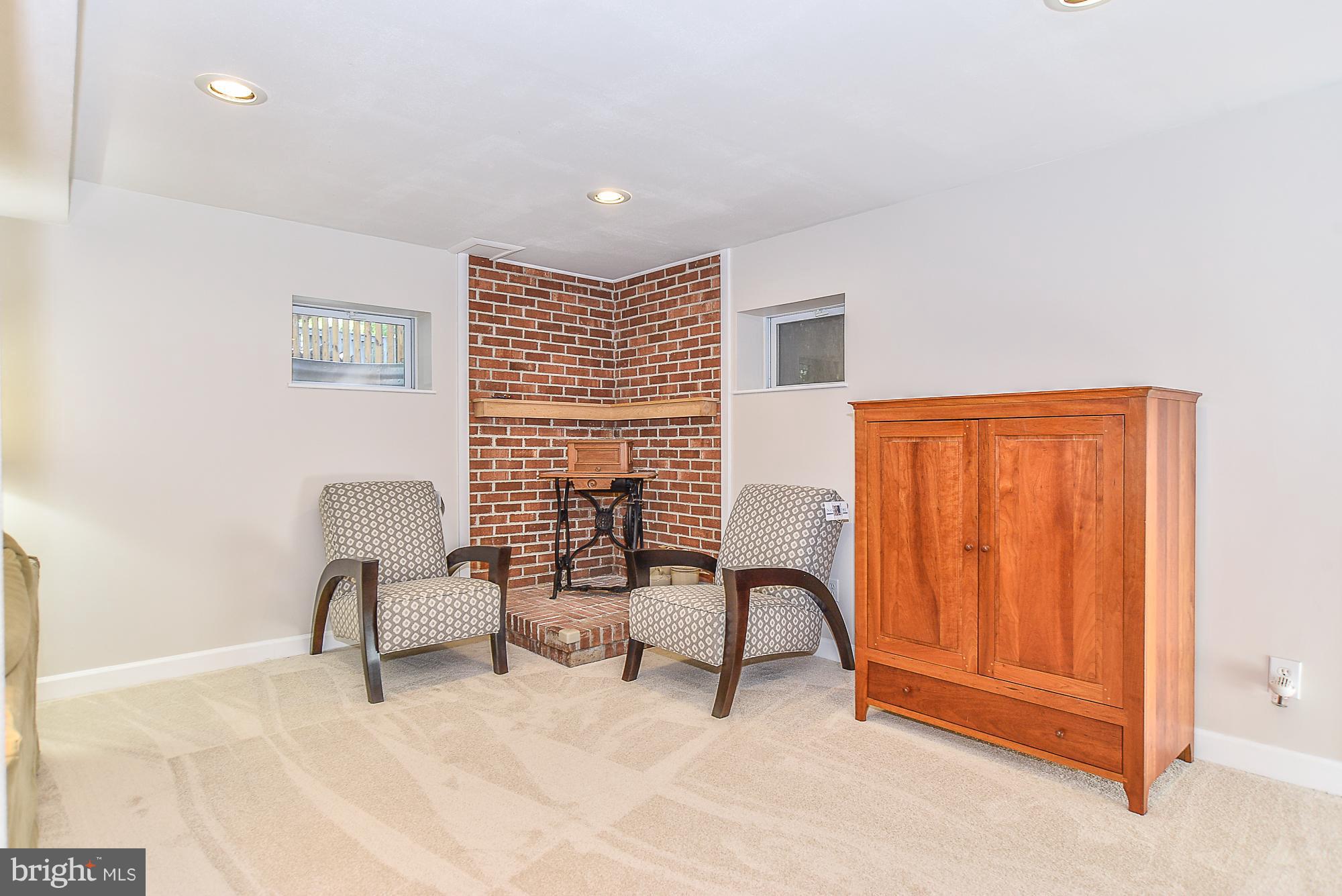 631 Tazewell Road Northwest Vienna, VA 22180 - Photo 23 of 30 Family Room