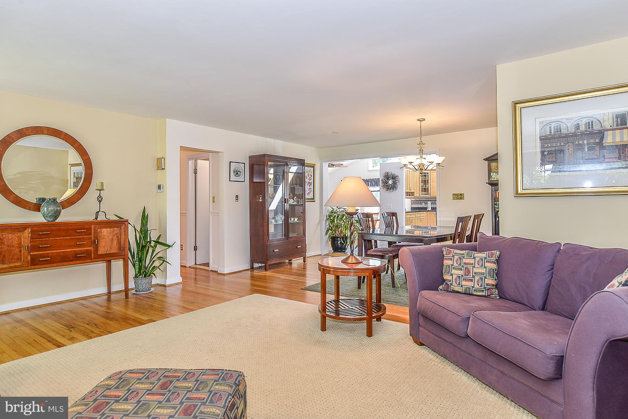 631 Tazewell Road Northwest Vienna, VA 22180 - Photo 6 of 30 Living Room