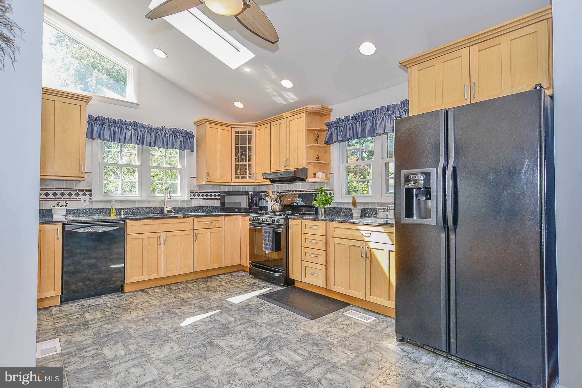 631 Tazewell Road Northwest Vienna, VA 22180 - Photo 10 of 30 Kitchen