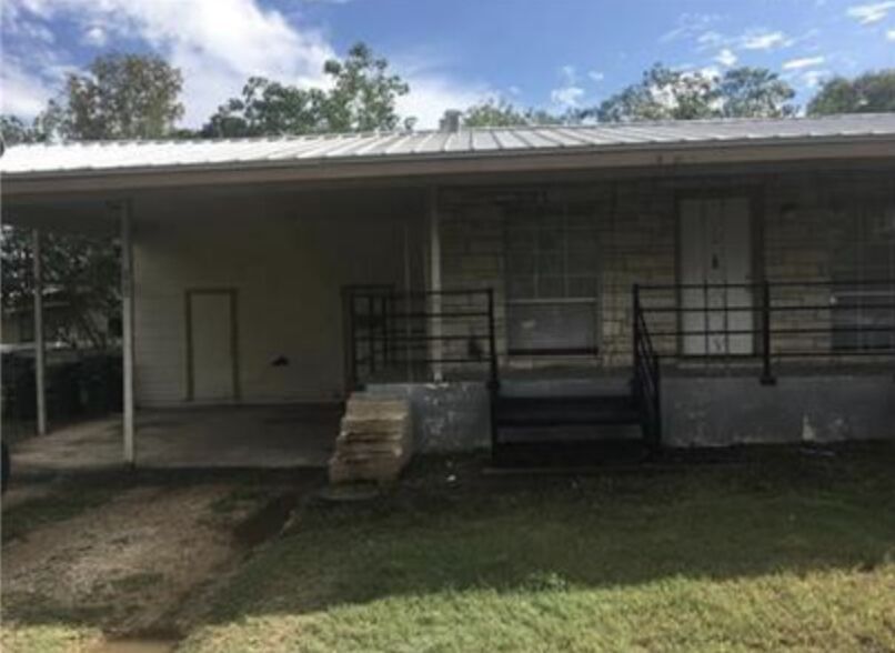 203 North Street, Unit A Kyle, TX 78640 - Photo 7 of 8 a view of outdoor space and deck view