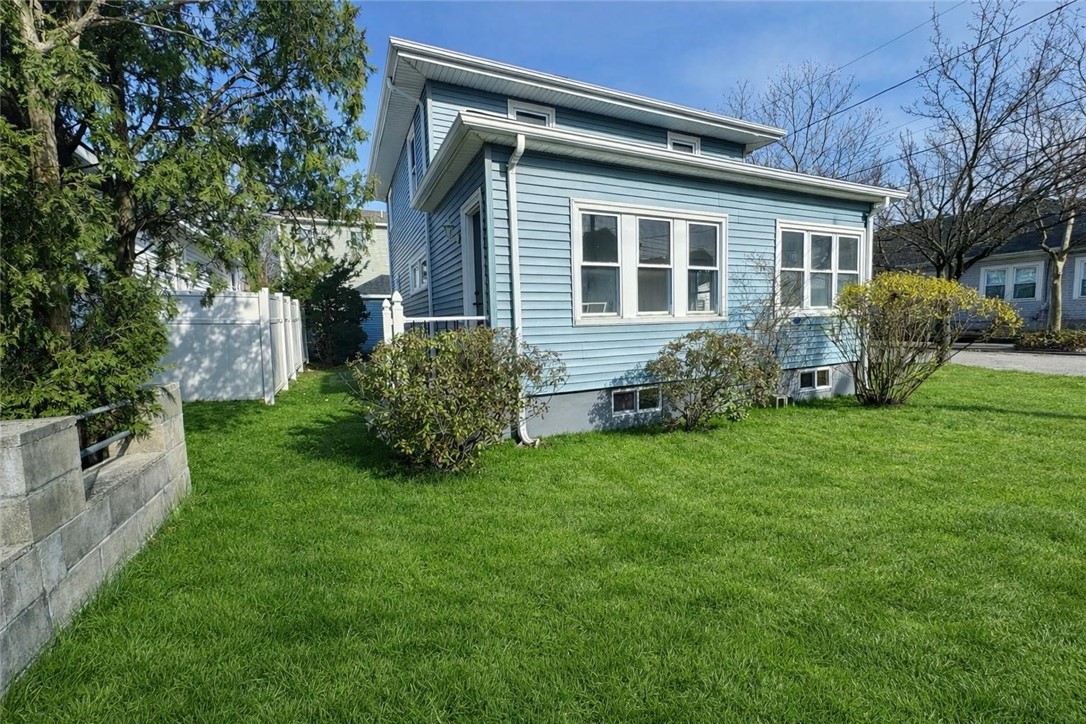 2 Tobyhanna Street Providence, RI 02910 - Photo 2 of 18