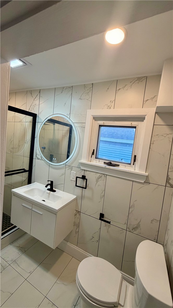 2 Tobyhanna Street Providence, RI 02910 - Photo 10 of 18