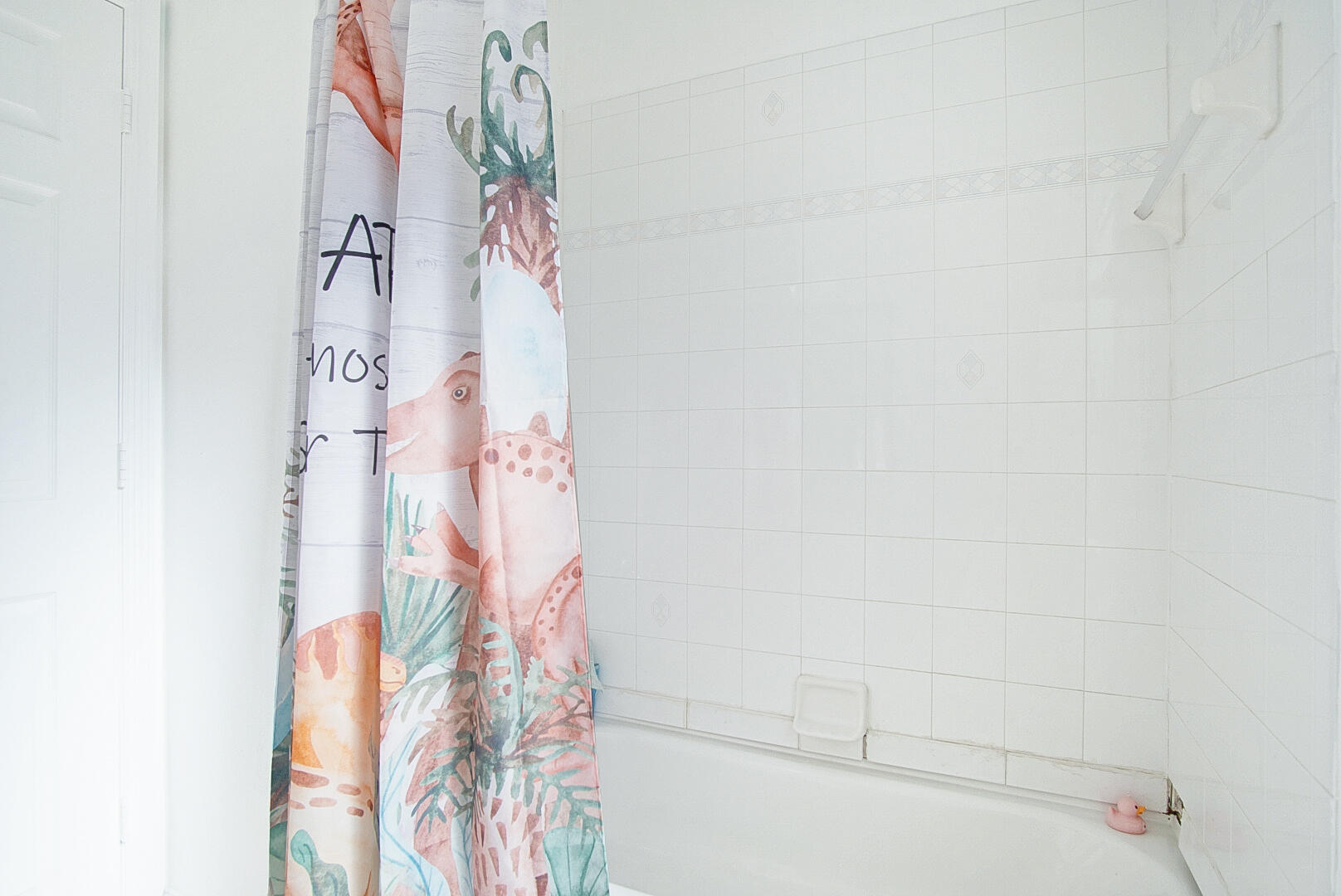 2619 Southwest Fair Isle Road Port St. Lucie, FL 34987 - Photo 10 of 33 a bathroom with a bathtub and shower curtain