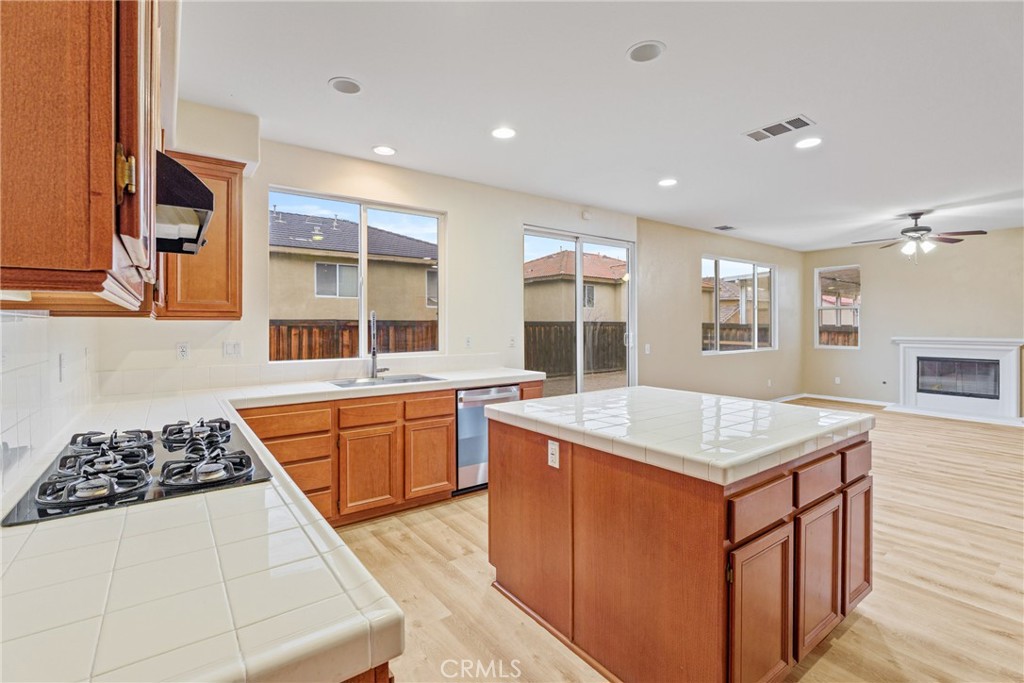 12642 Luna Road Victorville, CA 92392 - Photo 6 of 34