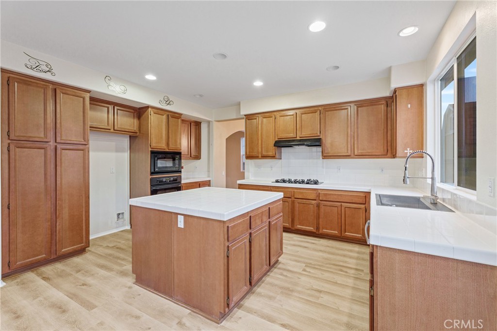12642 Luna Road Victorville, CA 92392 - Photo 9 of 34