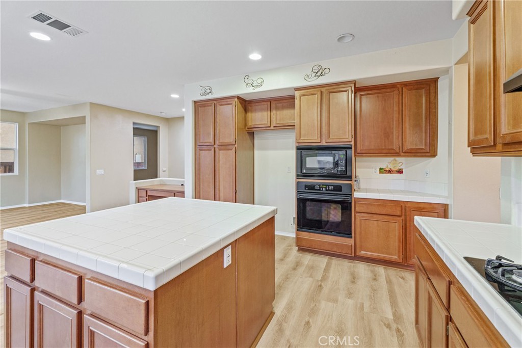 12642 Luna Road Victorville, CA 92392 - Photo 10 of 34
