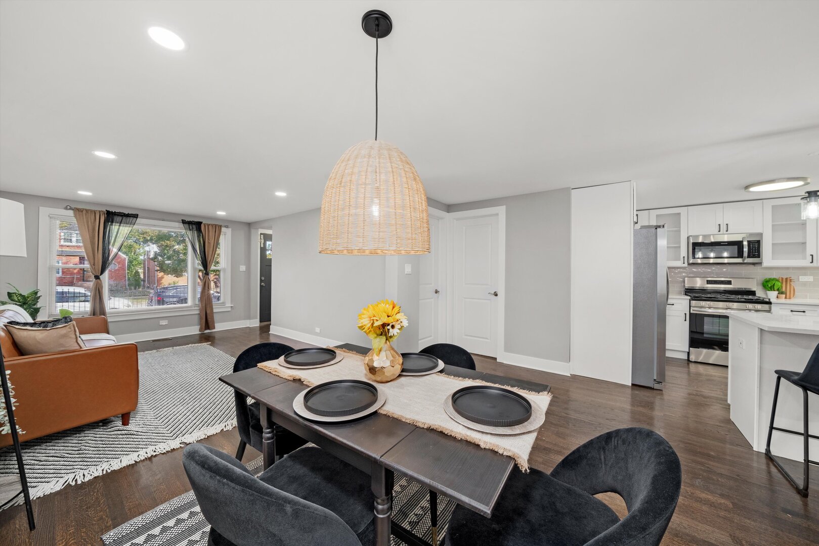 819 East 98th Place Chicago, IL 60628 - Photo 10 of 61