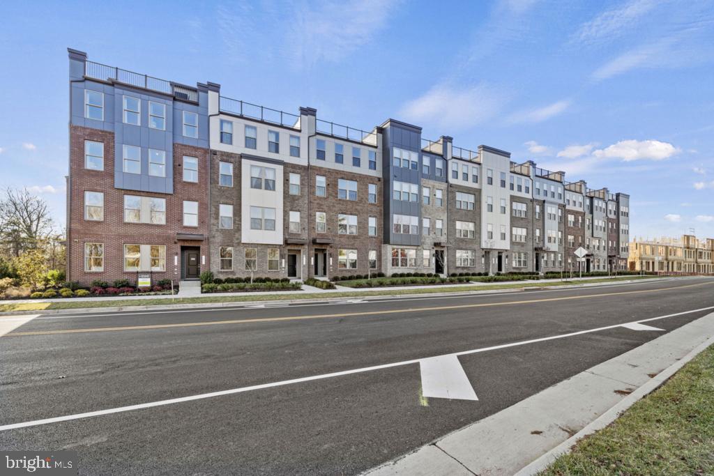 13550 Innovation Station Loop Herndon, VA 20171 - Photo 3 of 37