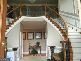10607 Rivers Bend Court Potomac, MD 20854 - Photo 2 of 25 Interior (General)