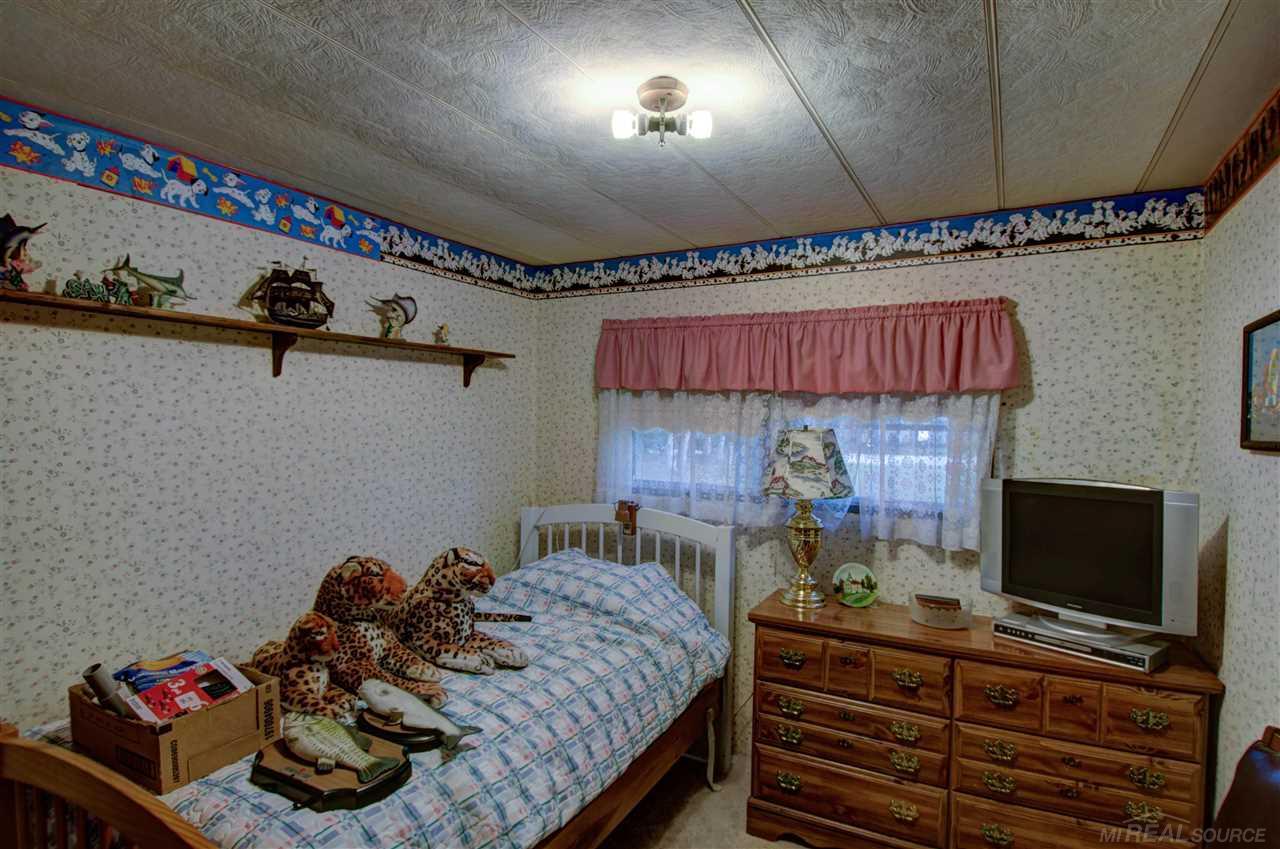 2720 Lakeshore Road Applegate, MI 48401 - Photo 14 of 35