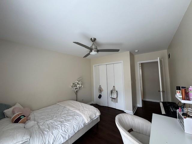 192 Kings Row Northeast Marietta, GA 30067 - Photo 19 of 34 a bedroom with a bed and a couch