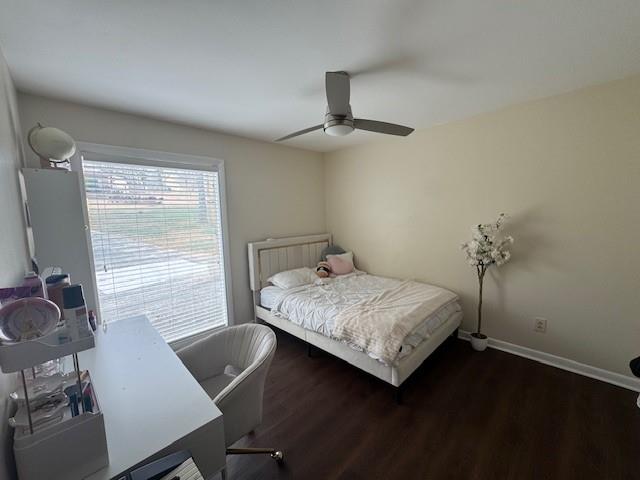 192 Kings Row Northeast Marietta, GA 30067 - Photo 20 of 34 a bedroom with a bed window and a desk