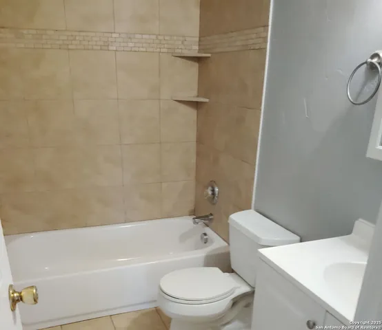 $795 | 2500 Avenue East, Unit 8A, Hondo, TX 78861