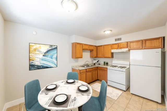 $795 | 2500 Avenue East, Unit 8A, Hondo, TX 78861