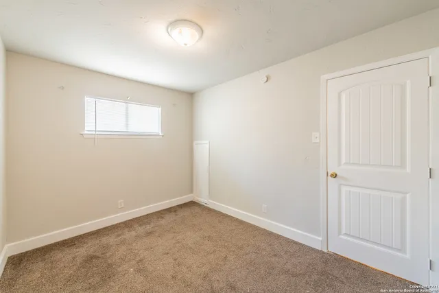 $795 | 2500 Avenue East, Unit 8A, Hondo, TX 78861