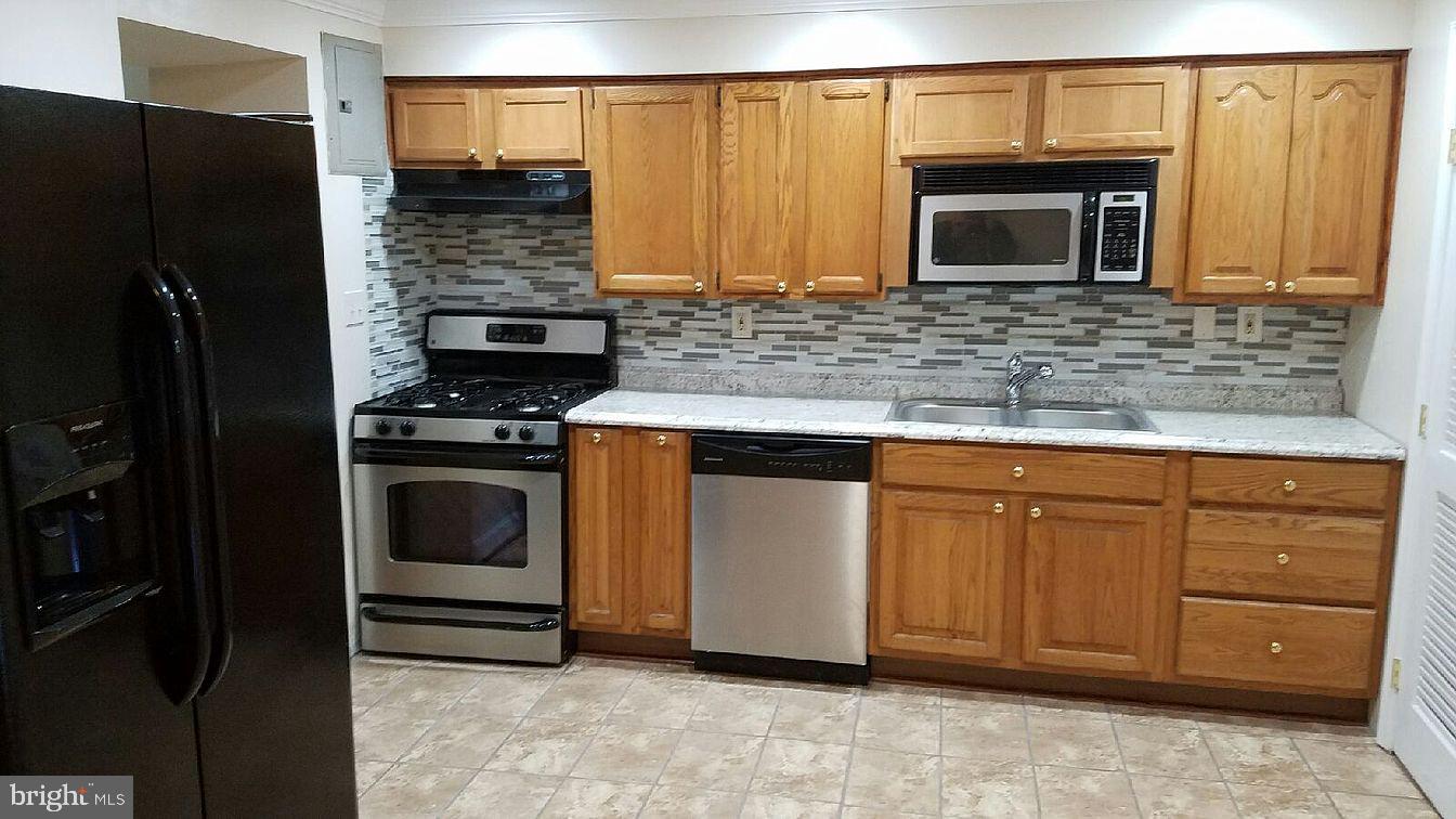 2103 Larkhall Road Baltimore, MD 21222 - Photo 4 of 17 Kitchen