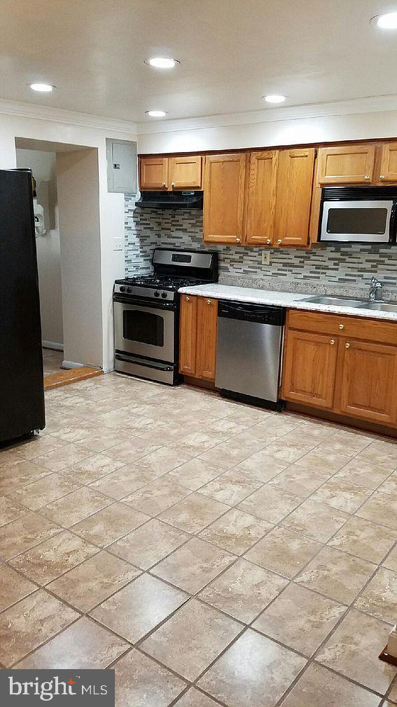 2103 Larkhall Road Baltimore, MD 21222 - Photo 5 of 17 Kitchen