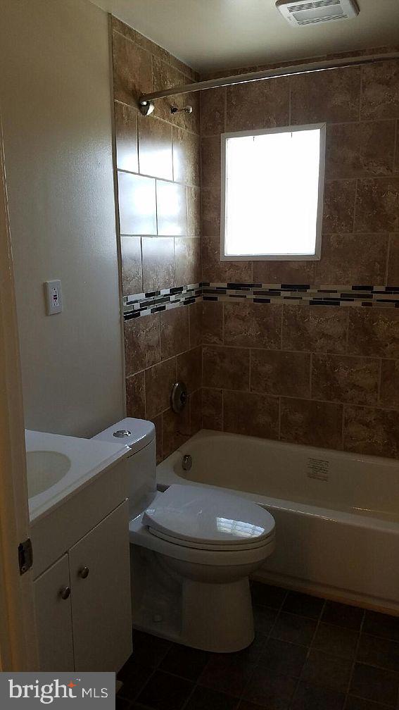 2103 Larkhall Road Baltimore, MD 21222 - Photo 10 of 17 Full Bath