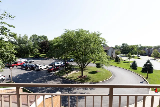 $339,490 | 701 Lake Hinsdale Drive, Unit 306, Willowbrook, IL 60527