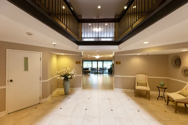 $339,490 | 701 Lake Hinsdale Drive, Unit 306, Willowbrook, IL 60527