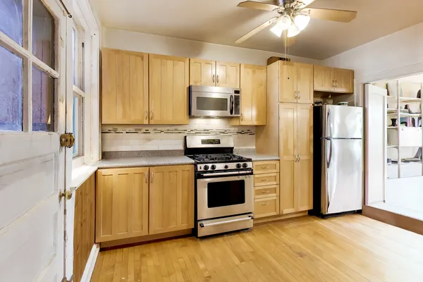 $285,000 | 6430 North Glenwood Avenue, Unit 2J, Chicago, IL 60626