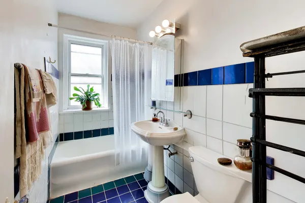 $285,000 | 6430 North Glenwood Avenue, Unit 2J, Chicago, IL 60626