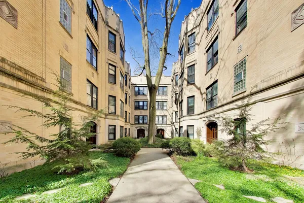 $285,000 | 6430 North Glenwood Avenue, Unit 2J, Chicago, IL 60626