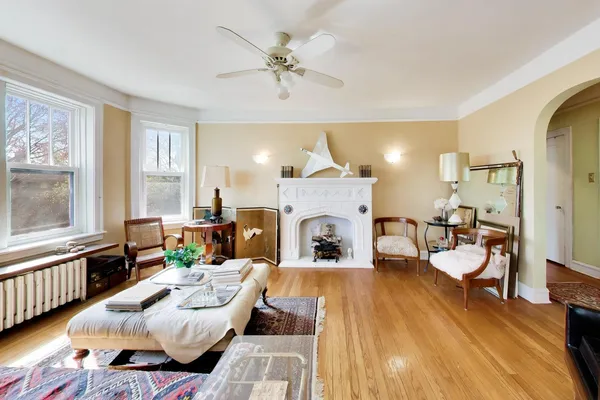 $285,000 | 6430 North Glenwood Avenue, Unit 2J, Chicago, IL 60626