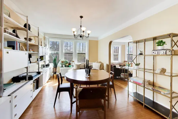 $285,000 | 6430 North Glenwood Avenue, Unit 2J, Chicago, IL 60626