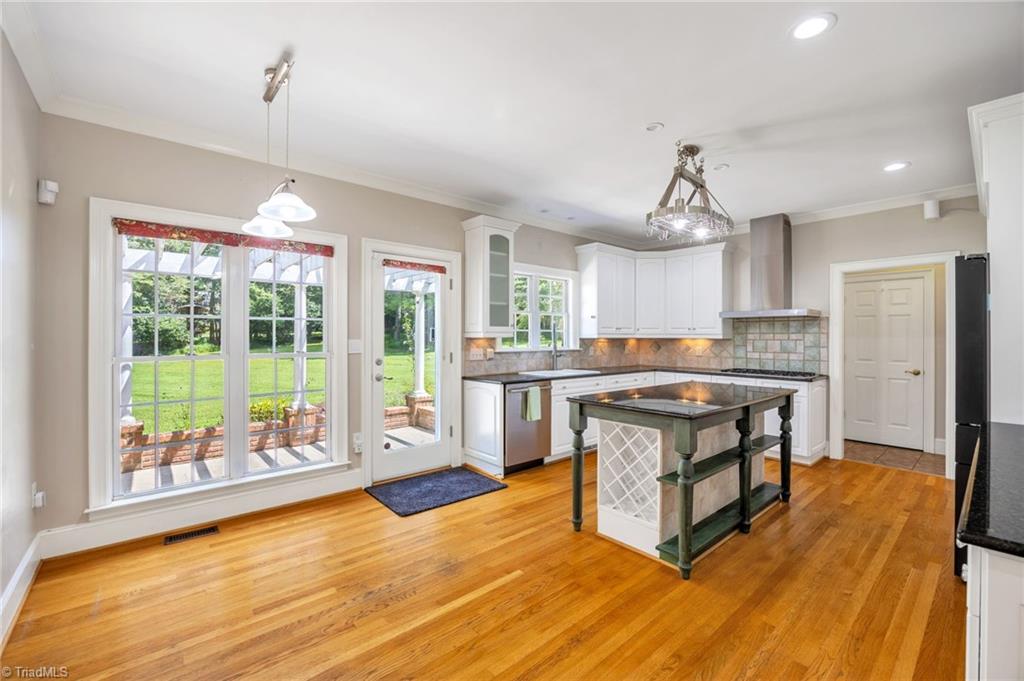6694 Fegan Road Summerfield, NC 27358 - Photo 10 of 35 Breakfast and Kitchen