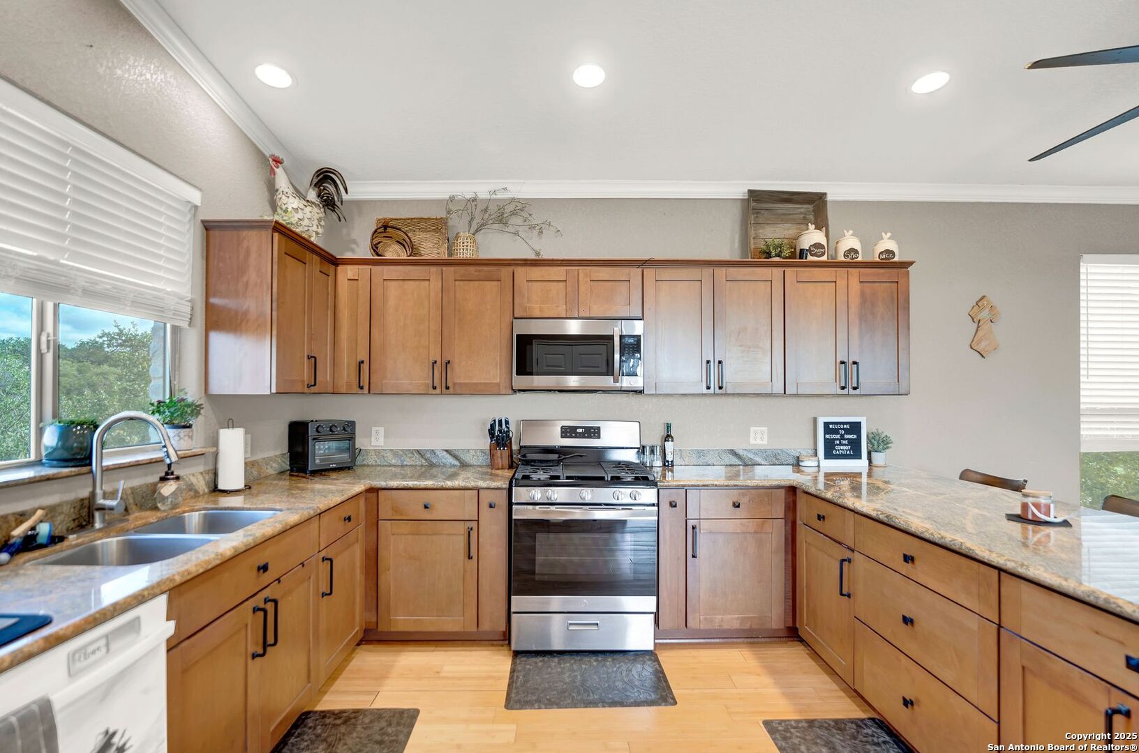 518 Park Bandera, TX 78003 - Photo 14 of 38